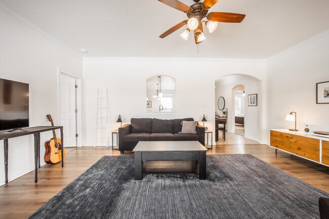 Building Photo - 3960 W Mountain View Dr