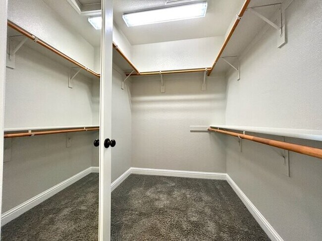 Building Photo - Beautiful Modern 3 Bedroom With Solar! - Apply Today!