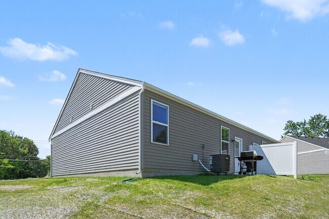 Building Photo - 2496 Houston Rd