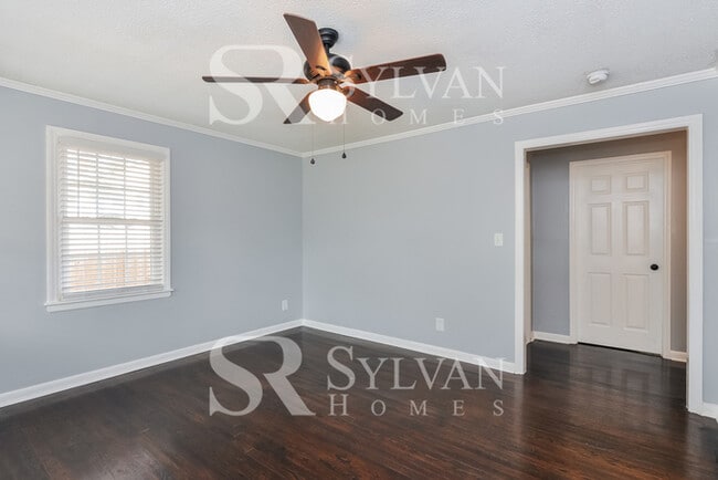 Building Photo - Enjoy living the good life in this 3 bedroom, 2.5 bathroom home