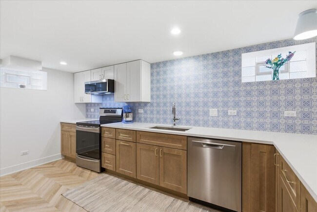 Building Photo - 9237 Lincolnwood Dr