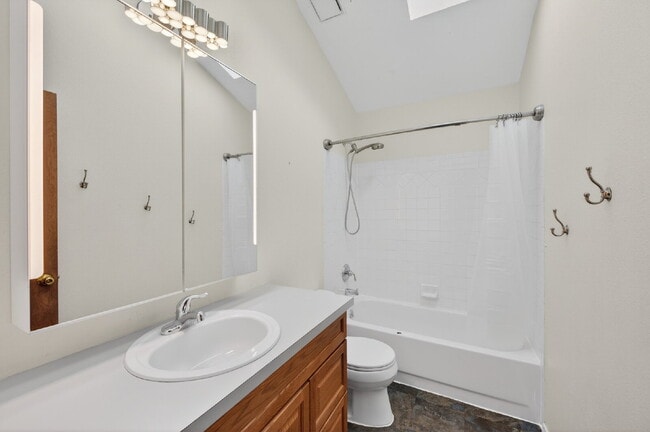 Building Photo - Available Immediately! Beautiful home in the Fairfax and Briargate neighborhood!