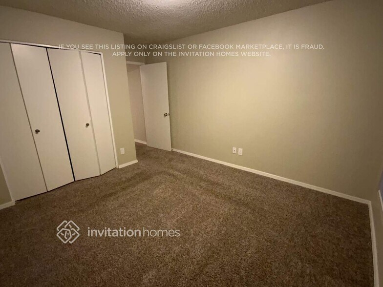 Building Photo - 7731 W Shaw Butte Dr