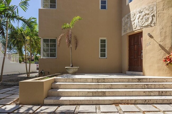 Building Photo - 32 Calabria Ave
