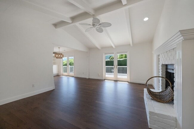 Building Photo - 5 Santa Victoria Ct