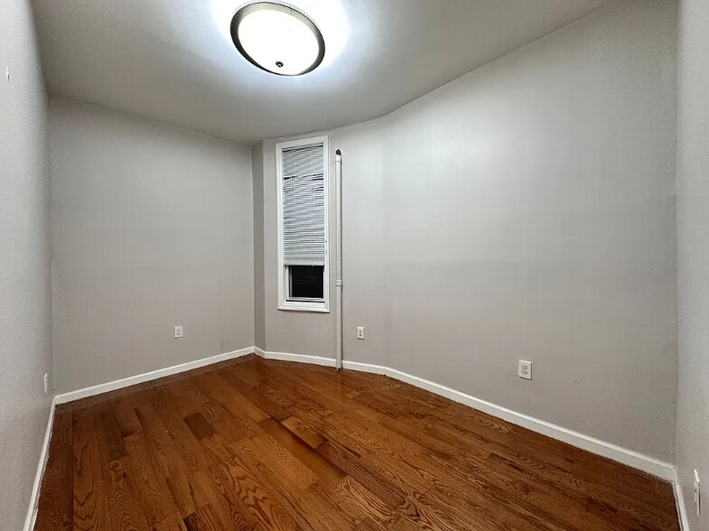 Building Photo - 98 Wayne St