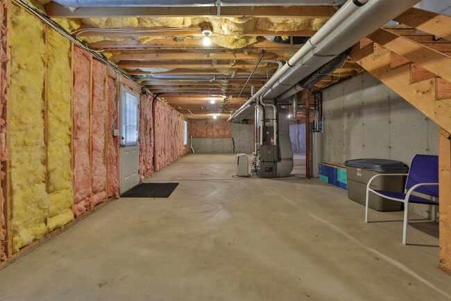 Building Photo - 4 Myopia Ln