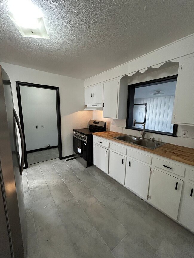 Building Photo - Renovated 3BR 1 BA Home w/ Hardwood Floors & Big Fenced Backyard