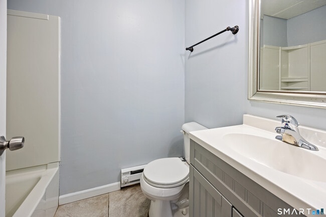 Building Photo - 70 Center St