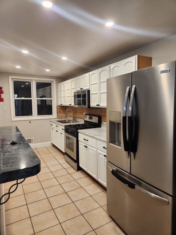 Building Photo - 404 Rosehill Pl