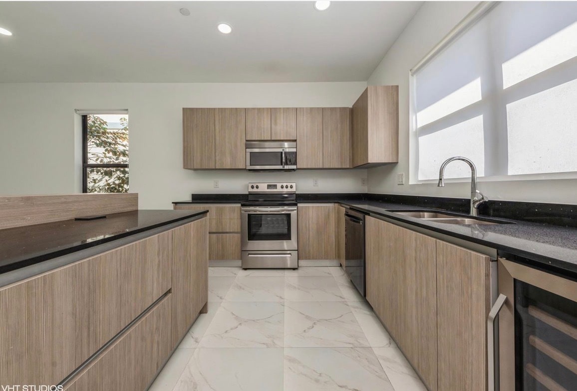 Building Photo - 6151 SW 36th Ct