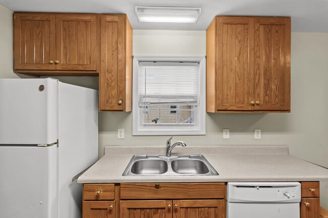 Building Photo - 883 N Cool Ave