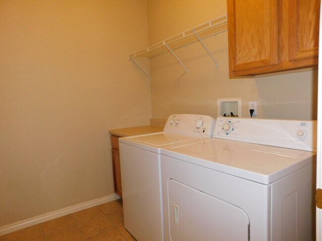 Building Photo - Spacious 2-Bed in Fountain Greens!