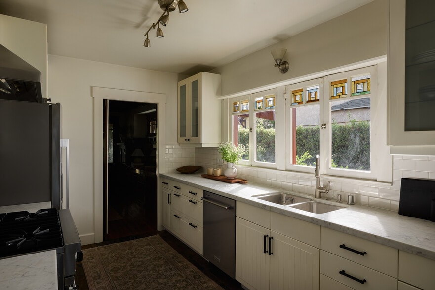 Building Photo - 2606 W Ave 30