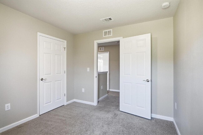 Building Photo - CENTRALLY LOCATED