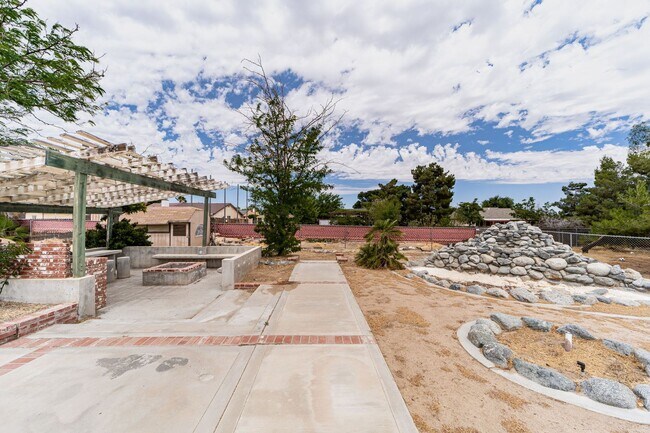 Building Photo - Beautiful large corner lot