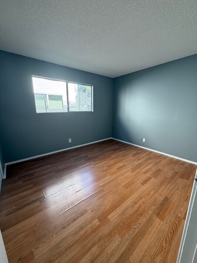 Building Photo - Picadilly Way