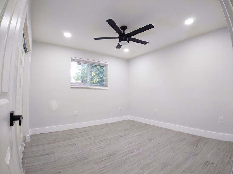 Room 2 - 141 NE 183rd Ter