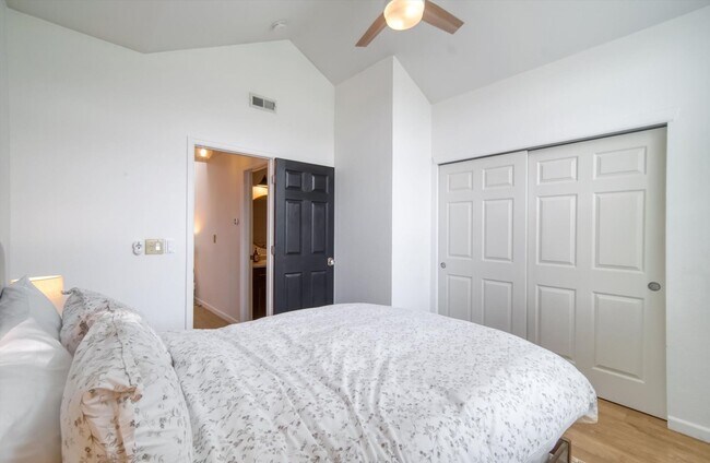 Building Photo - Fantastic Littleton condo  2 bedrooms and ...