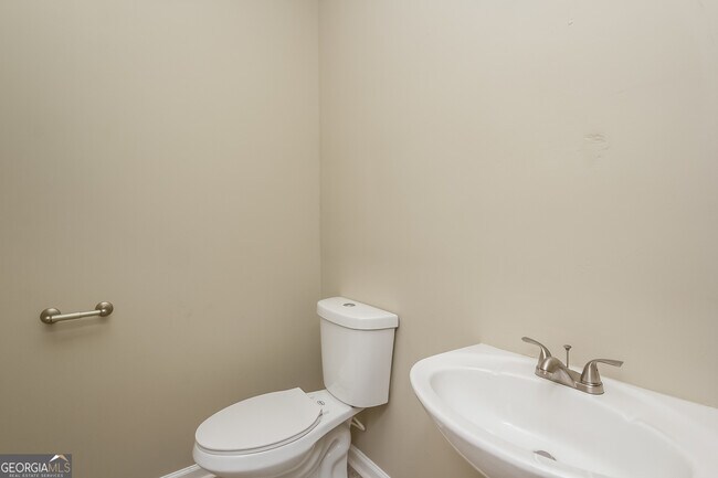 Building Photo - 5892 Village Loop