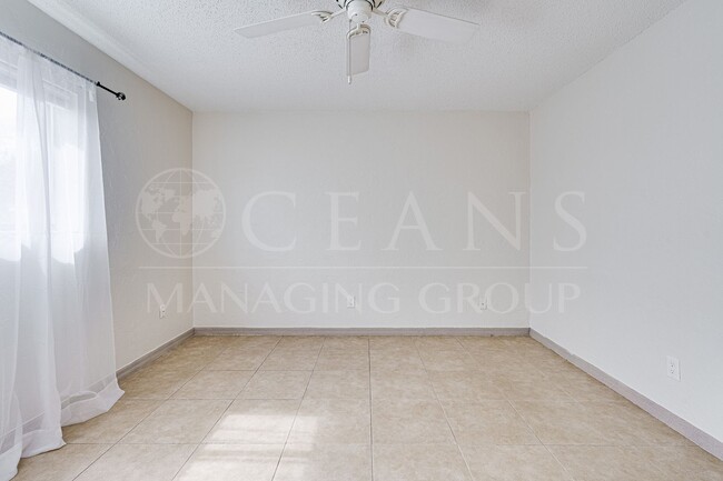 Building Photo - Centrally Located Beachside Condo in Ormond