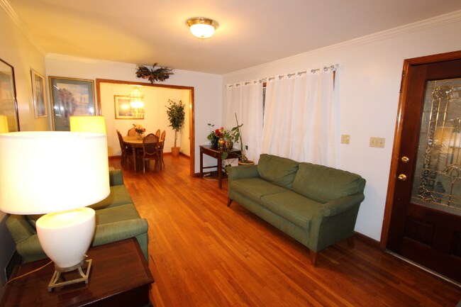 Building Photo - 2264 Columbia Dr