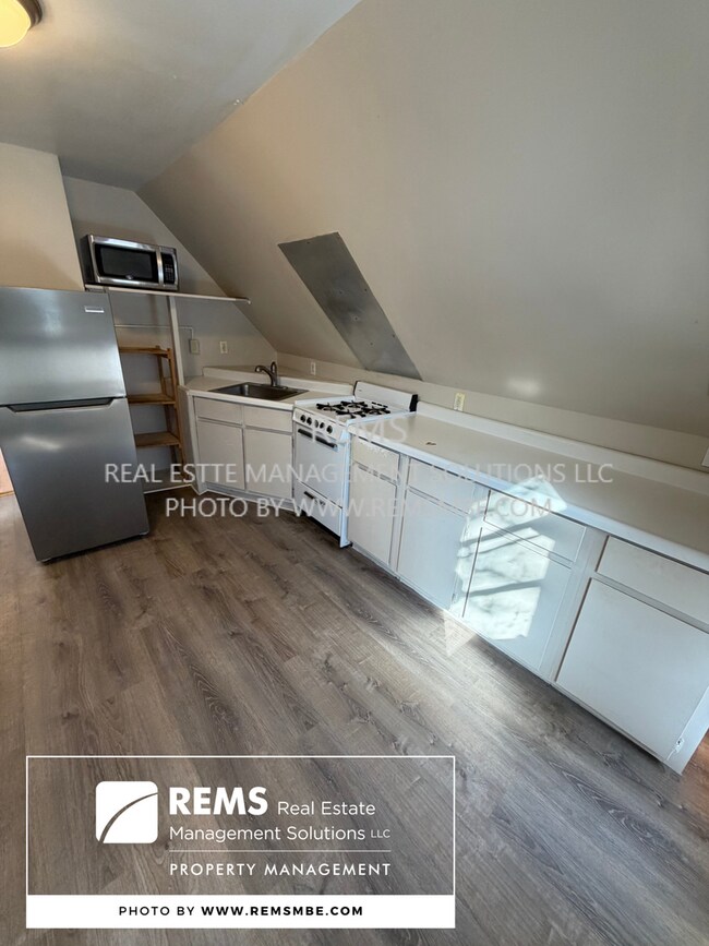 Building Photo - 947 Williamson St