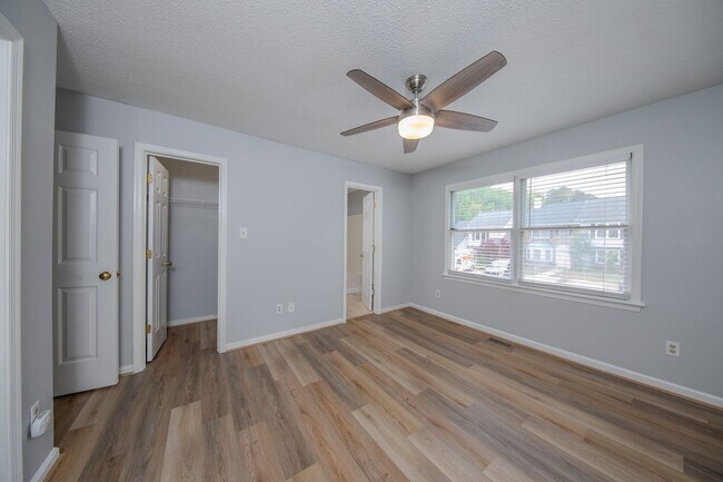 Building Photo - 103 Larkspur Hollow