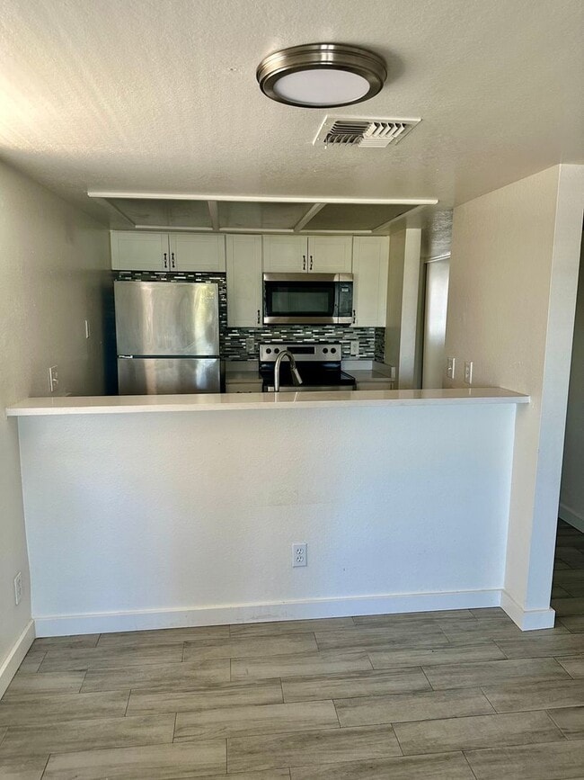 Building Photo - Stylish Towne House in Mesa with Community POOL