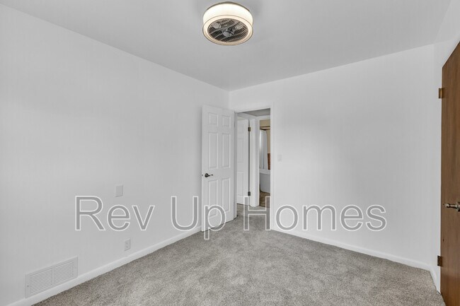 Building Photo - 309 E 200 S