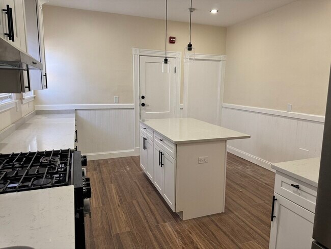 Building Photo - 474 Talbot Ave