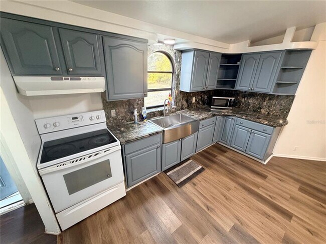 Building Photo - 5195 Countryside Ct