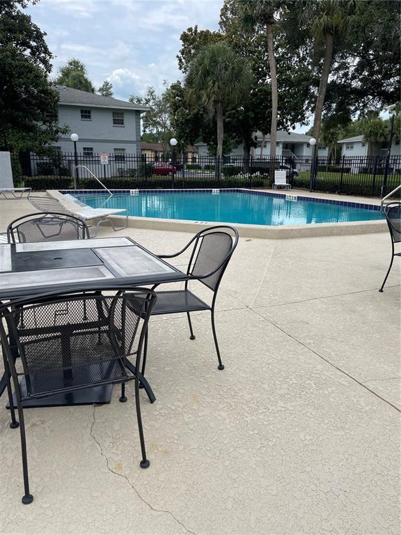 Building Photo - 571 Midway Track