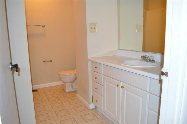 Building Photo - 1215 Robbins Run Ct