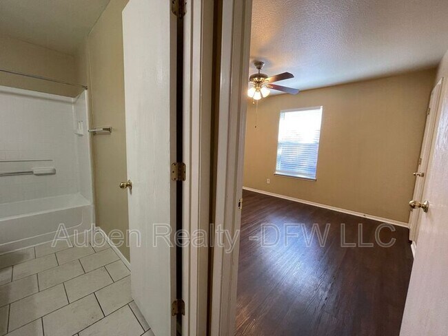 Building Photo - 121 Cambridge Dr