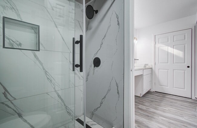 Building Photo - 534 Robert E Lee Dr