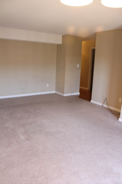 Building Photo - 308 Car-Mol Dr