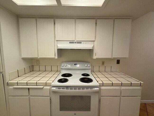 Building Photo - For Rent – Charming Woodland Condo with Co...