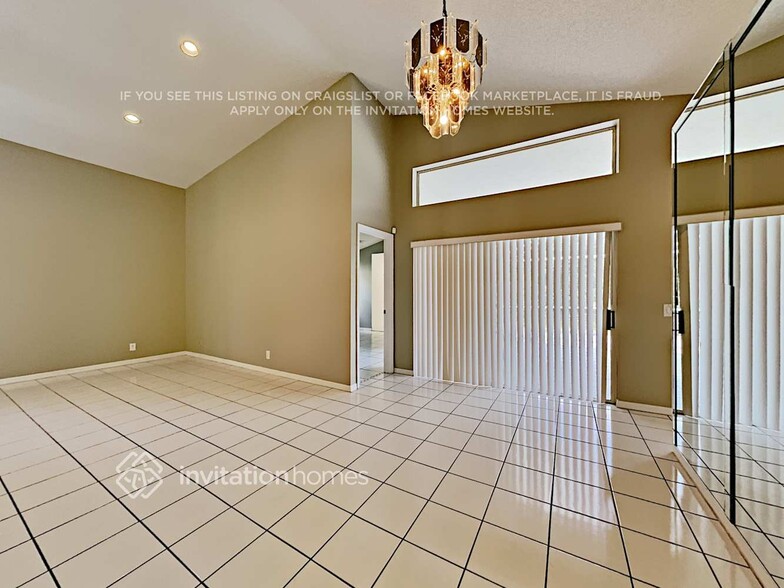 Building Photo - 161 E Bayridge Dr