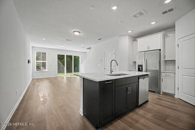 Building Photo - 61 Mellowood Ln