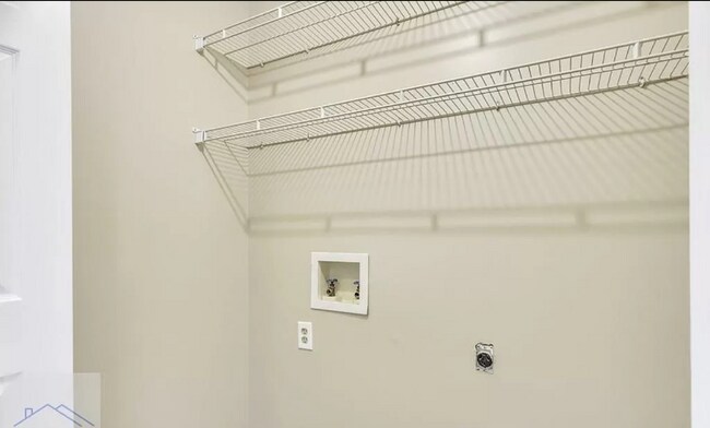 Building Photo - 910 Brett Dr