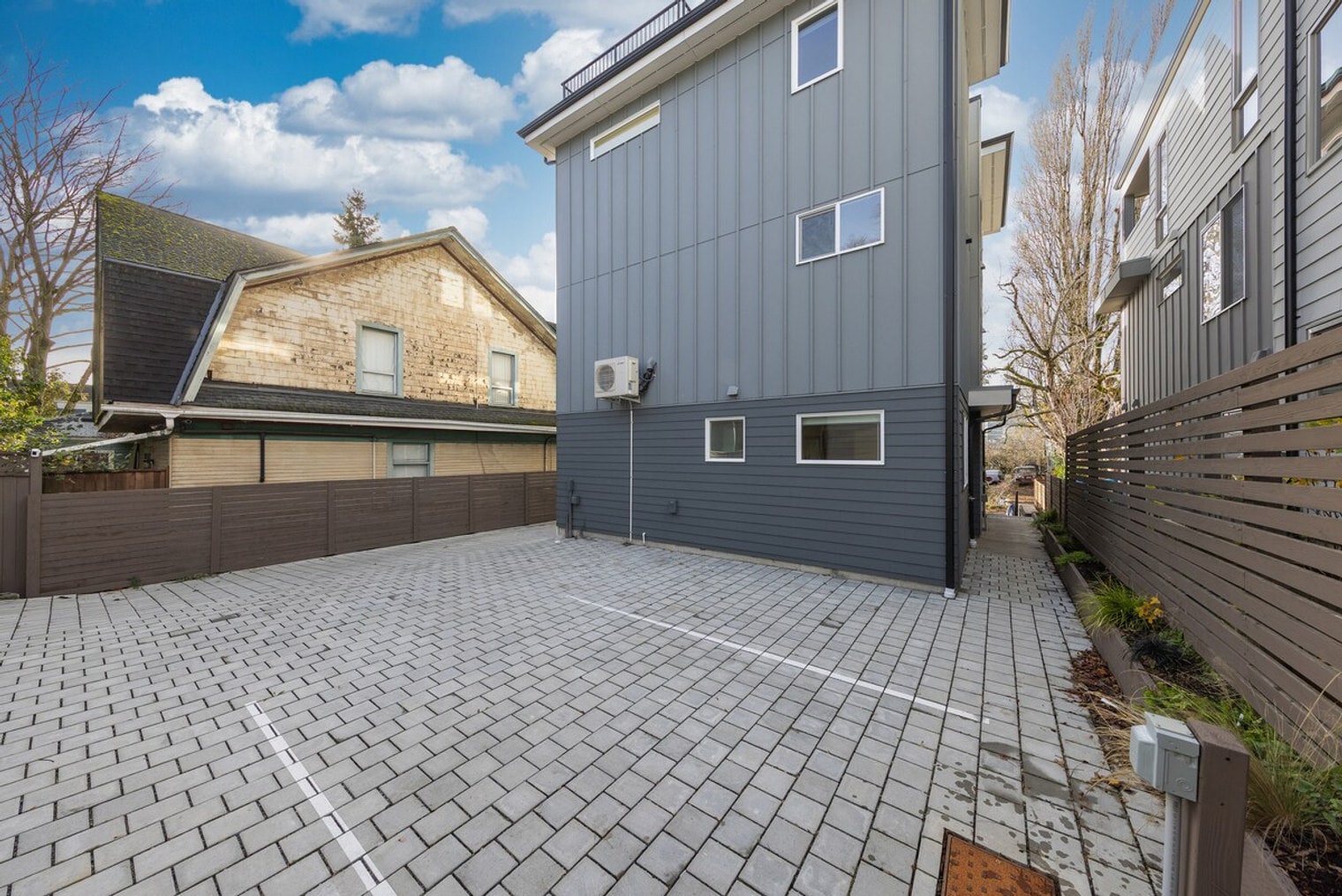 Building Photo - 305 18th Ave