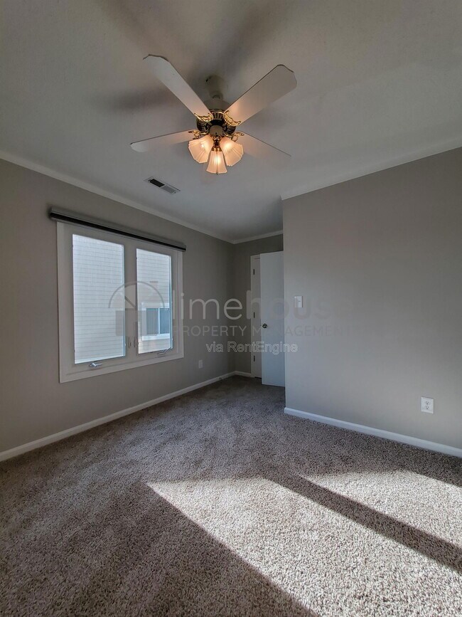 Building Photo - 1944 E Ocean View Ave