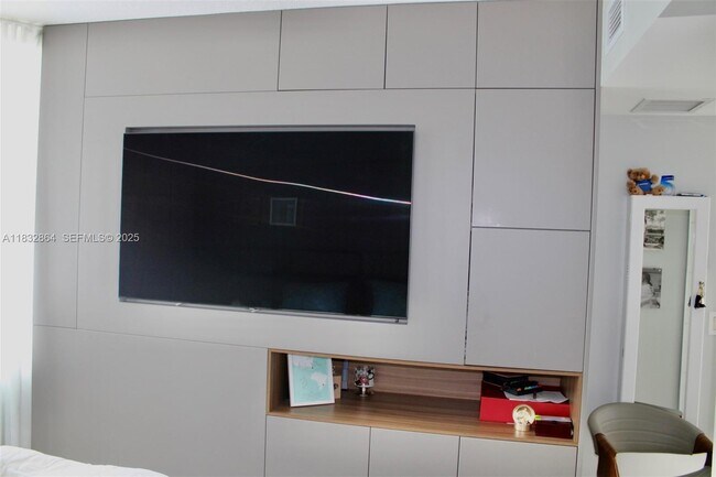 Building Photo - 325 S Biscayne Blvd