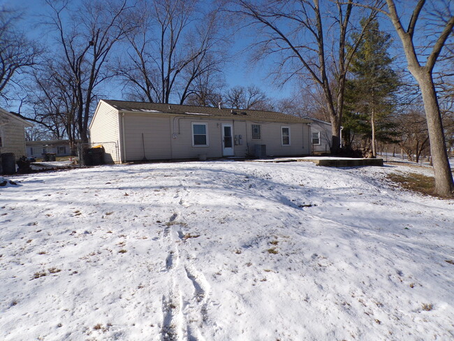 Building Photo - 701 Poplar Creek Ct