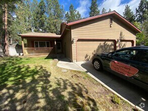 Building Photo - Spacious 2 Bedroom + office! Large yard!  ...