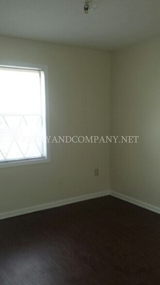 Building Photo - 3203 Morningview Dr