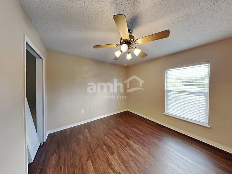 Building Photo - 10114 Maronda Dr