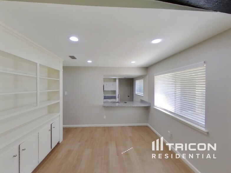 Building Photo - 2625 Sam Houston Dr