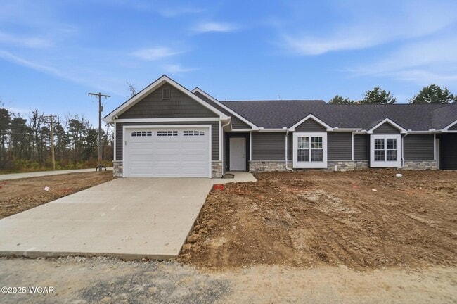 Building Photo - 2888 Lake Cir Dr